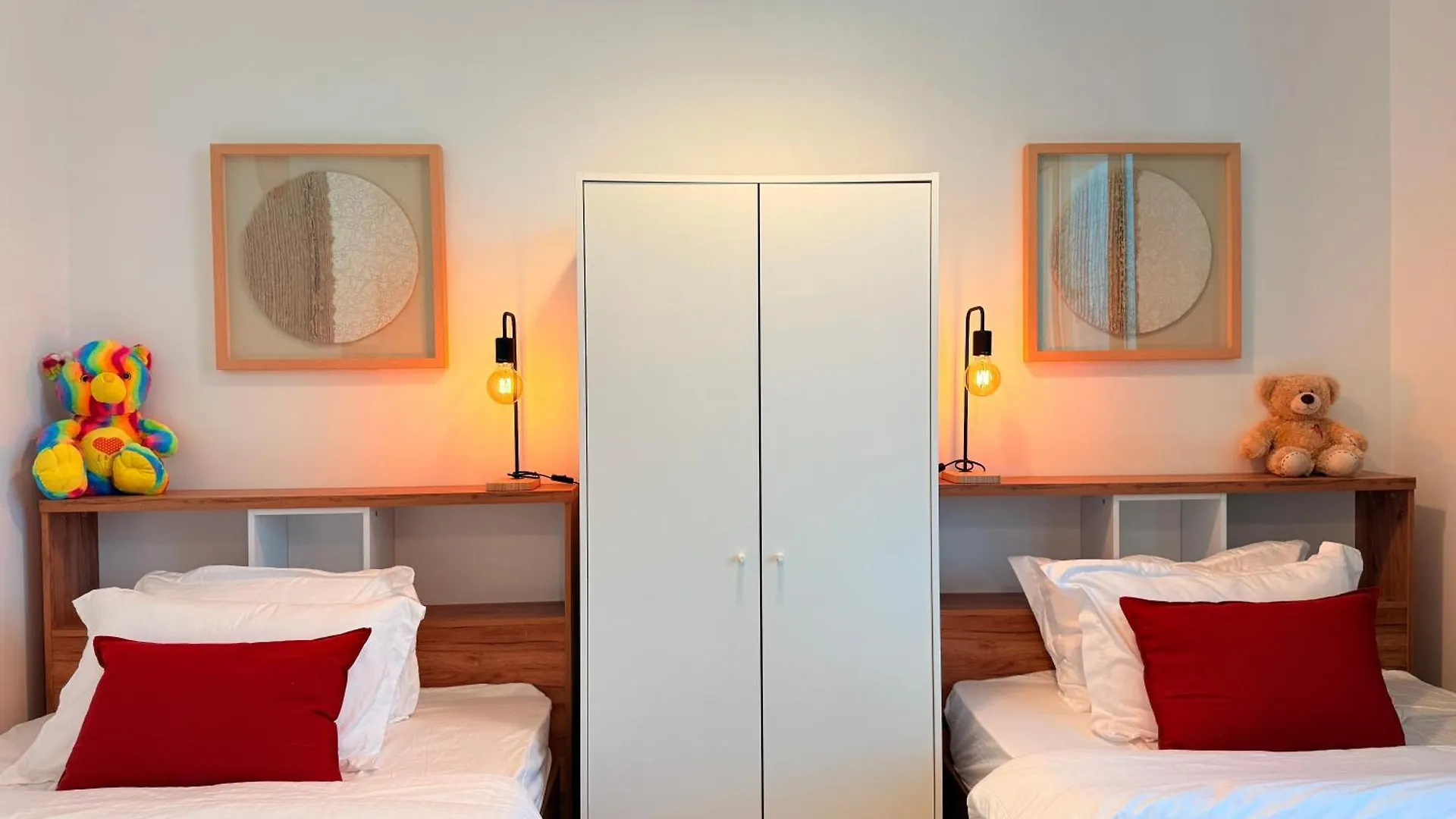 One Guest Place Twin Room With Shared Toilet أبو ظبي