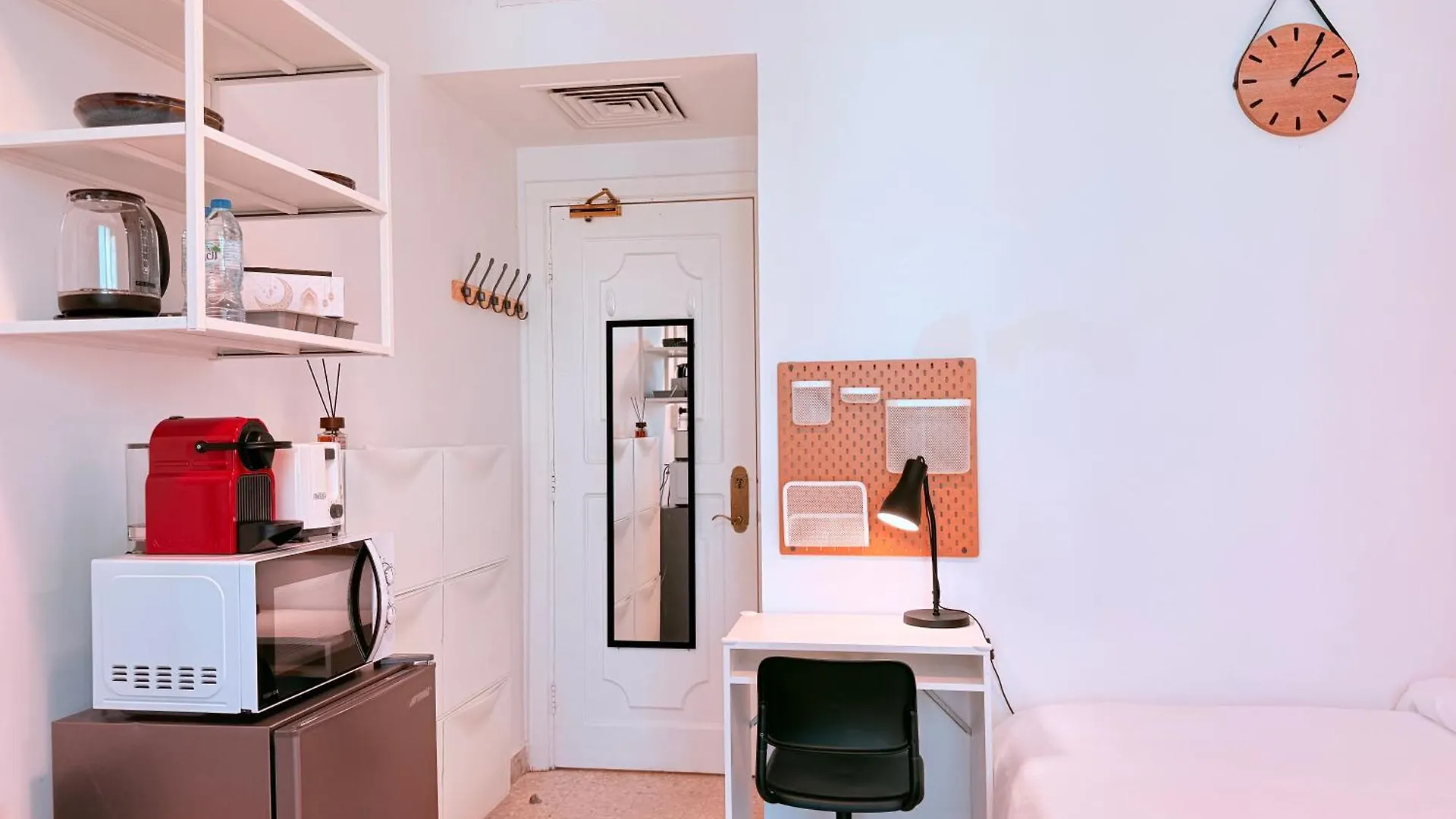 ホームステイ One Guest Place Twin Room With Shared Toilet アブダビ